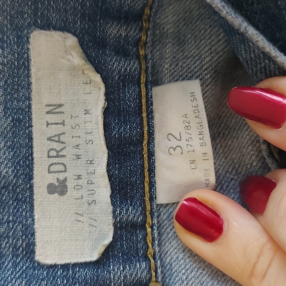 Distressed Men's Jeans - Picture 3 of 9